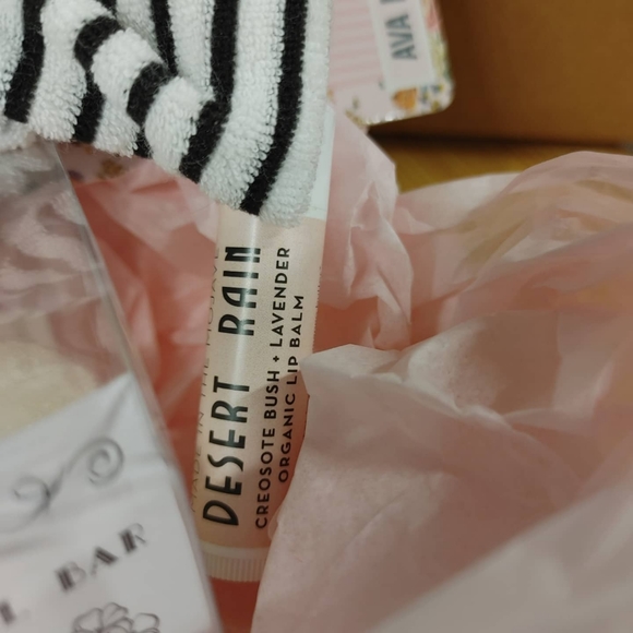 Lovely Lady Unique Facial Giftset - Picture 4 of 6